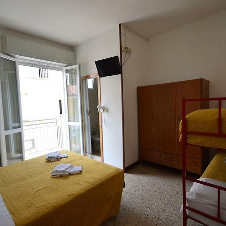 Hotel Moroni Rimini Bagian luar foto