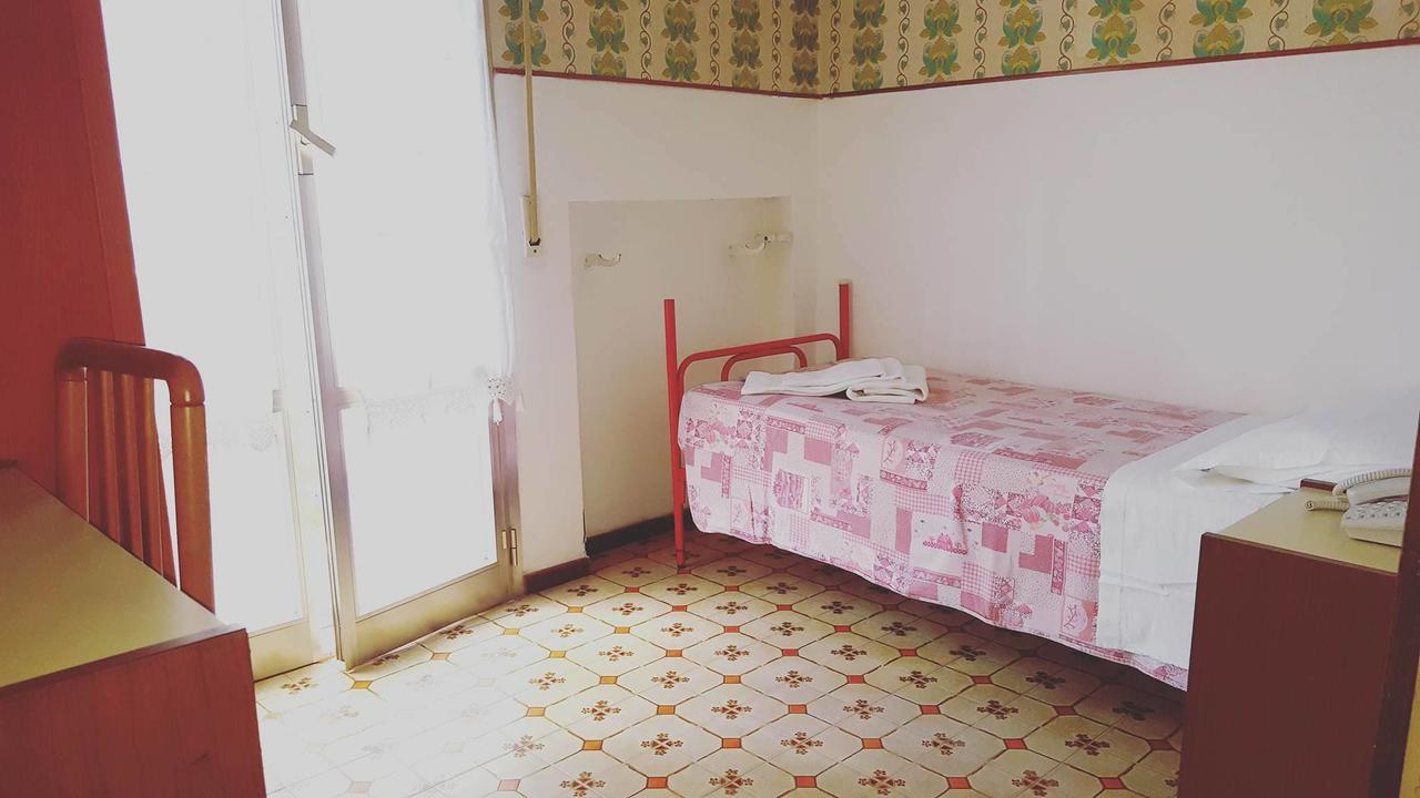 Hotel Moroni Rimini Bagian luar foto
