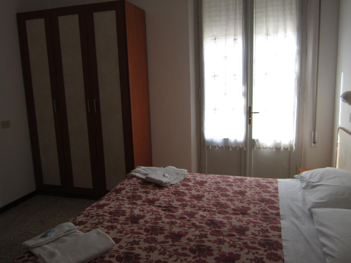 Hotel Moroni Rimini Bagian luar foto