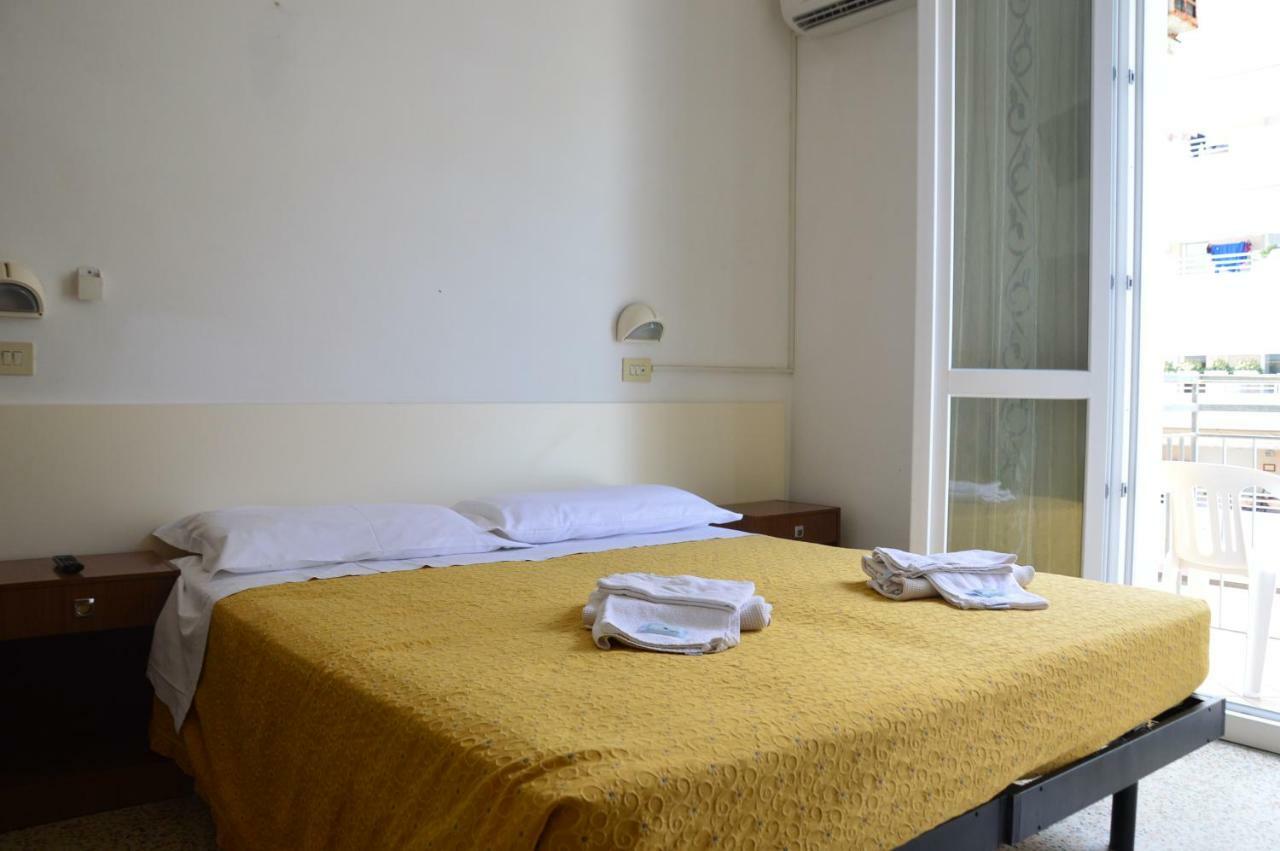 Hotel Moroni Rimini Bagian luar foto